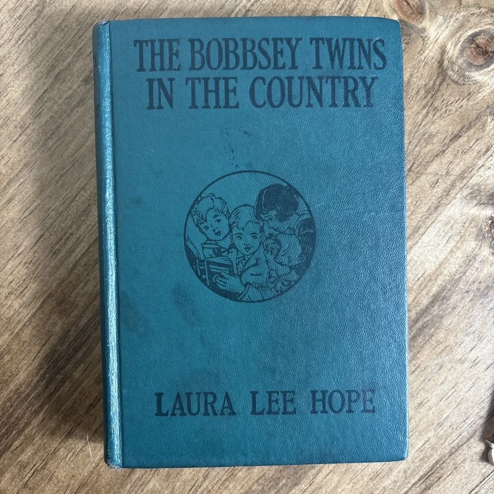 The Bobbsey Twins In The Country - Laura Lee Hope Grosset & Dunlap HC DJ No Date